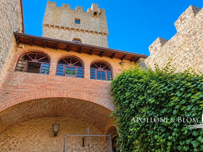 Appartamento con 6 locali in vendita in Via Cassia Nord, Monteriggioni