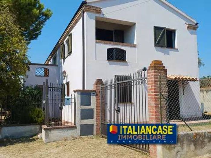 Casa con 6 locali in vendita in Via Della Cona, Città Sant'Angelo