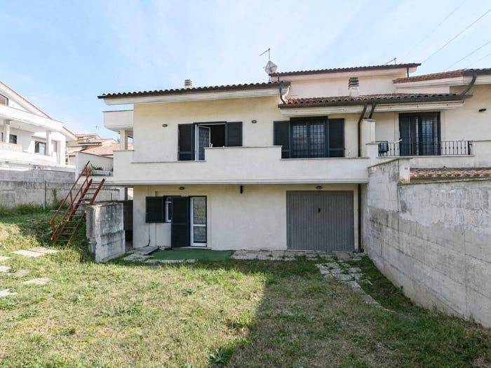 Casa quadrilocale in vendita in Via Francesco Giacomo Tricomi, Casal Lumbroso, Roma