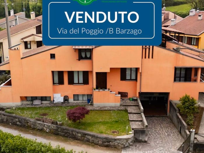 Appartamento quadrilocale in vendita in Via del Poggio B, Centro, Barzago
