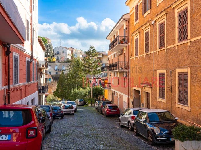 Appartamento trilocale in vendita in Via Cesare Battisti, Centro, Marino