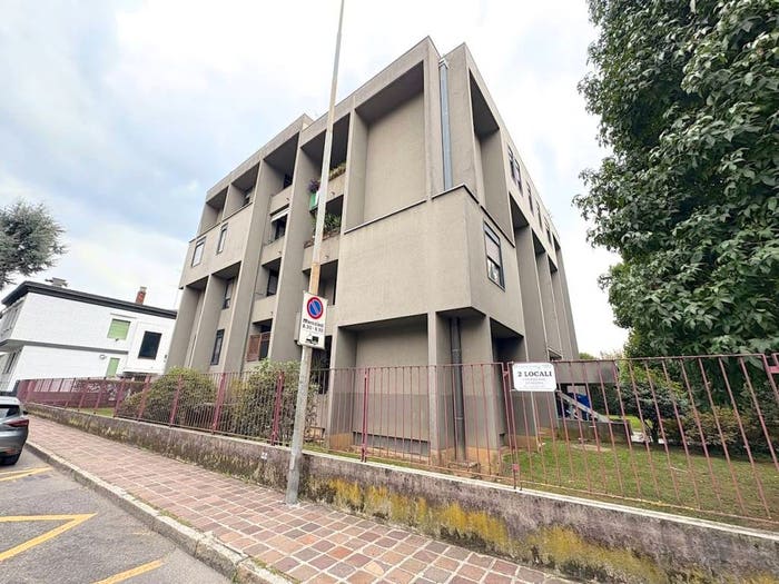 Appartamento bilocale in vendita in Piazza Andrea Oggioni, Villasanta