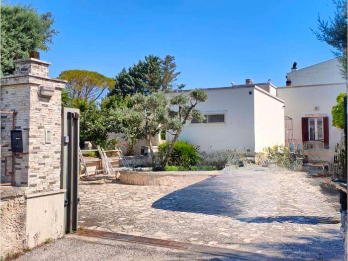 Casa con 6 locali in vendita in ss n, Putignano