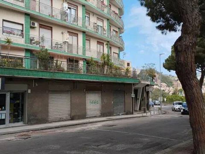 Appartamento quadrilocale in vendita in Viale Italia, Viale Italia Montepiselli, Messina