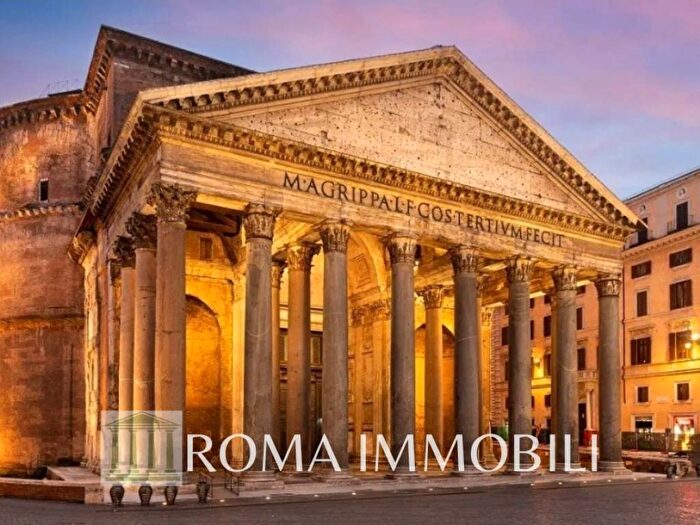 Appartamento con 6 locali in vendita in Via del Pantheon, Pantheon, Roma