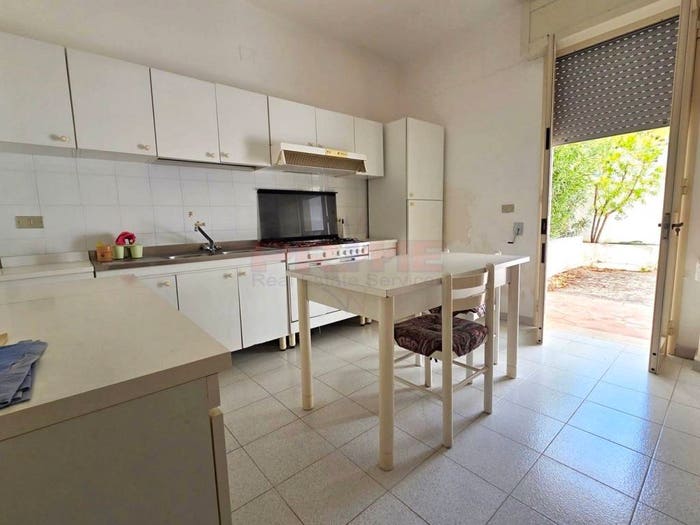 Casa con 6 locali in vendita in Viale Duca d'Aosta, Tuglie