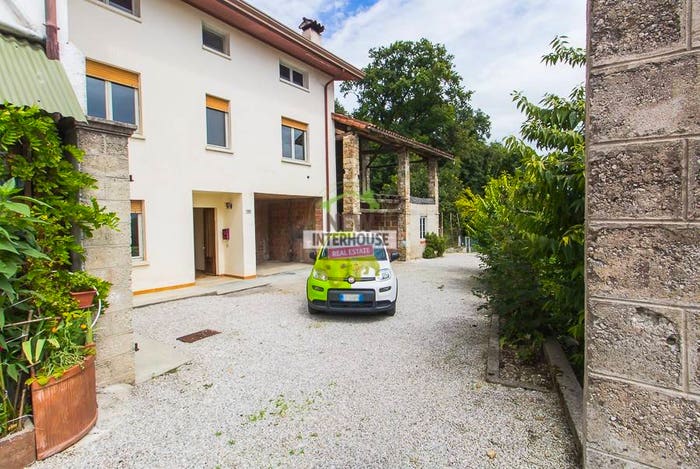Casa con 6 locali in vendita in Via Toffoli, Fanna