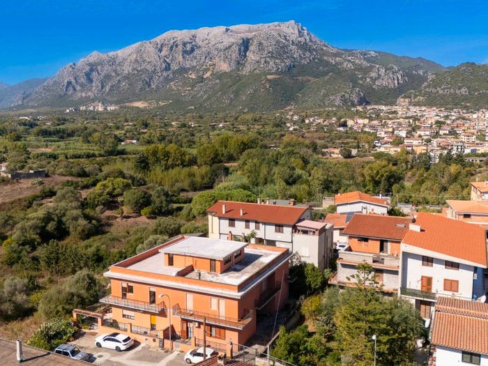 Casa con 6 locali in vendita in Via Generale Luigi Cadorna, Centro, Siniscola