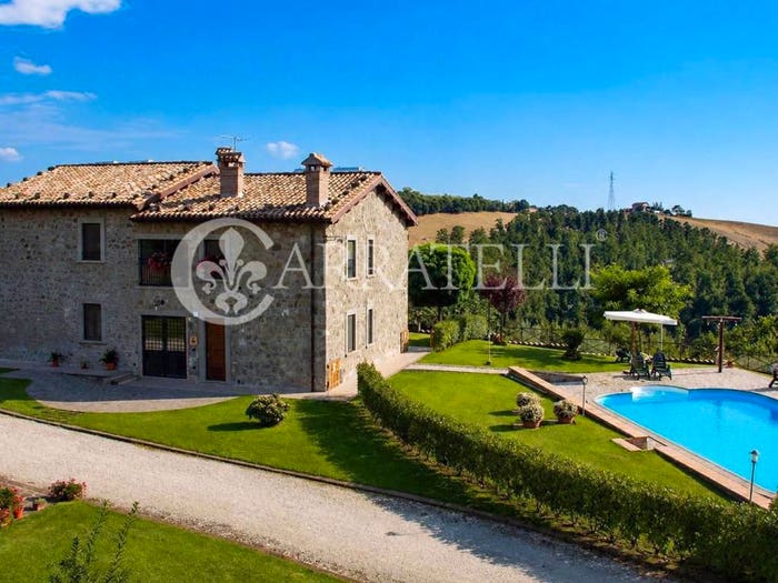 Casa con 6 locali in vendita in via marzo, Centro, Montefiascone