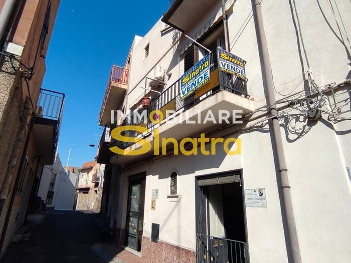 Casa con 6 locali in vendita in Via Licciardello, Paternò