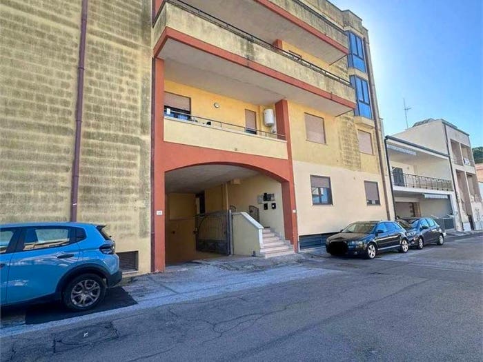 Appartamento quadrilocale in vendita in Via Giovanni Michele Laggetto, Centro, Poggiardo