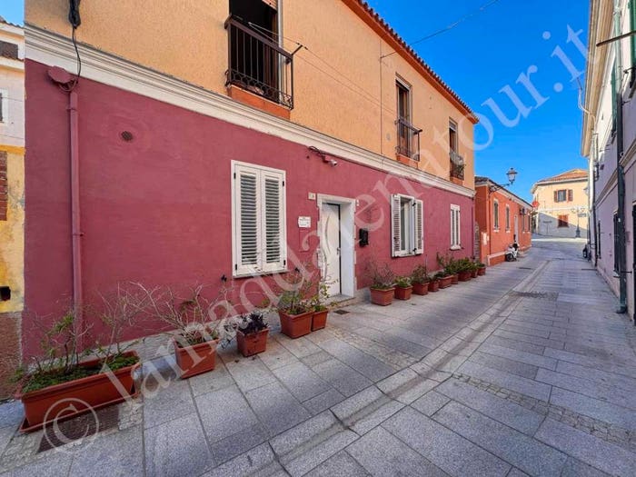 Appartamento trilocale in vendita in Via Cristoforo Colombo, La Maddalena