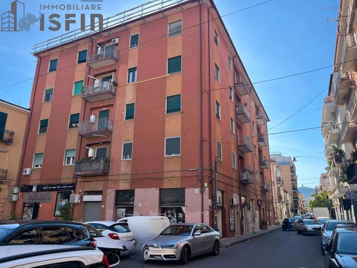 Appartamento con 6 locali in vendita in Via XXIV Maggio, Centro, Cosenza