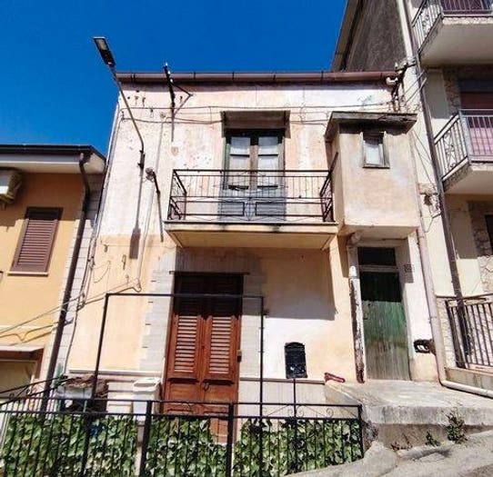 Appartamento trilocale in vendita in Via Vincenzo Bellini, Montelepre