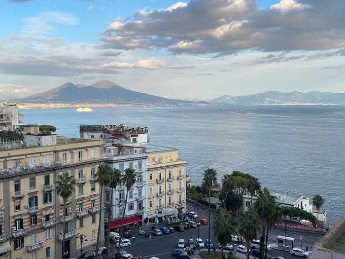 Appartamento trilocale in vendita in Piazza San Luigi, Posillipo, Napoli