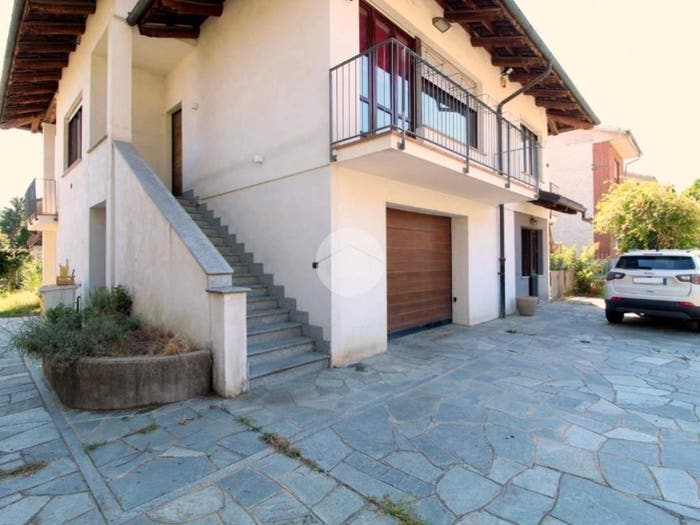 Casa con 6 locali in vendita in Corso Guglielmo Marconi, Centro, Corneliano d'Alba