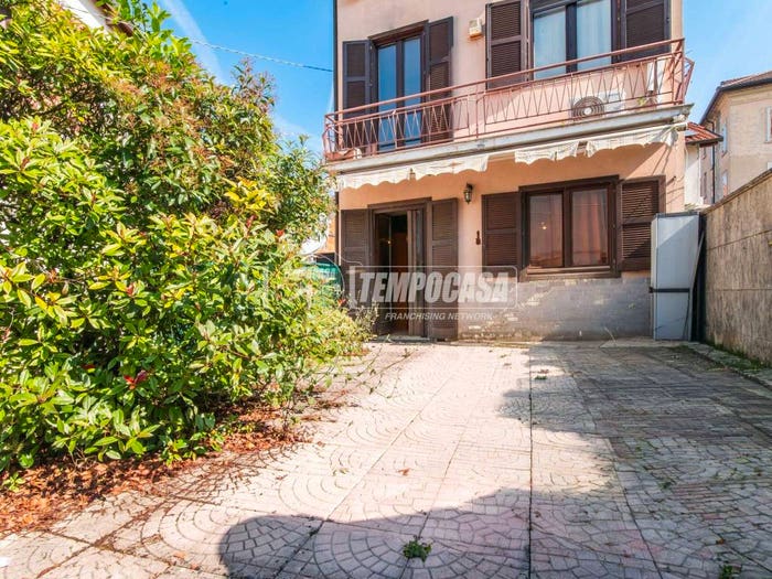 Casa quadrilocale in vendita in Via Castello, Lurago Marinone