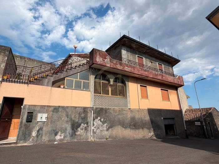 Casa con 6 locali in vendita in Via Mentana, Nicolosi