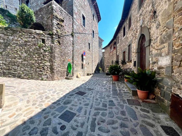 Casa con 6 locali in vendita in Borgo a Mozzano
