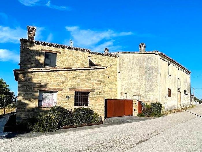 Casa con 6 locali in vendita in Località Colognola, Cingoli