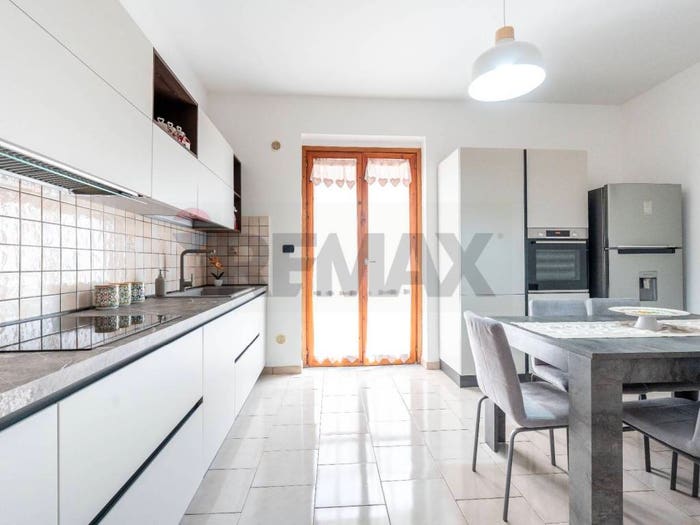 Appartamento con 5 locali in vendita in Via Stazzone, Centro, Aci Sant'Antonio