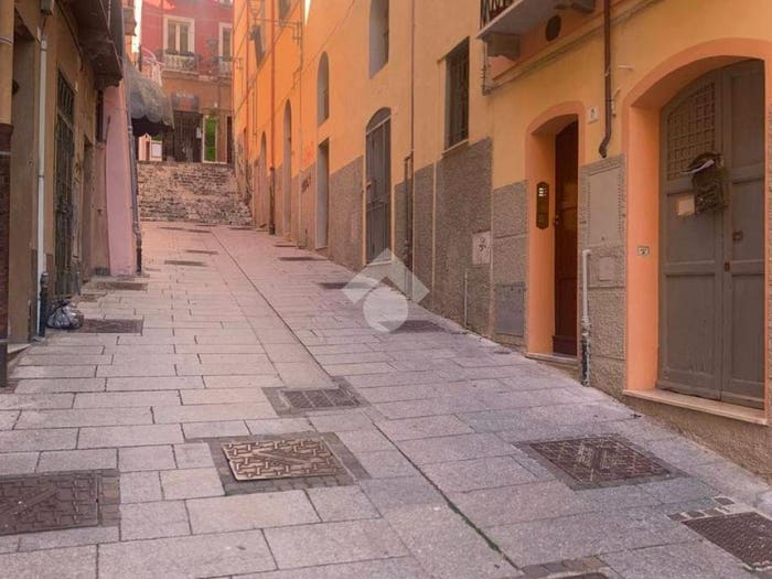 Appartamento trilocale in vendita in Via del Collegio, Marina, Cagliari