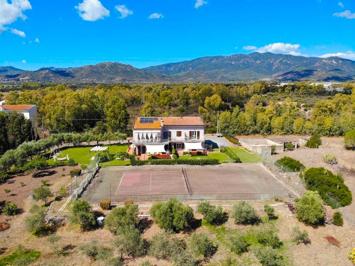 Casa con 6 locali in vendita in Serre Albiani, Pula