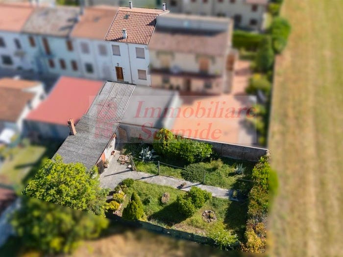 Casa quadrilocale in vendita in Via Fratelli Bandiera, Sermide e Felonica