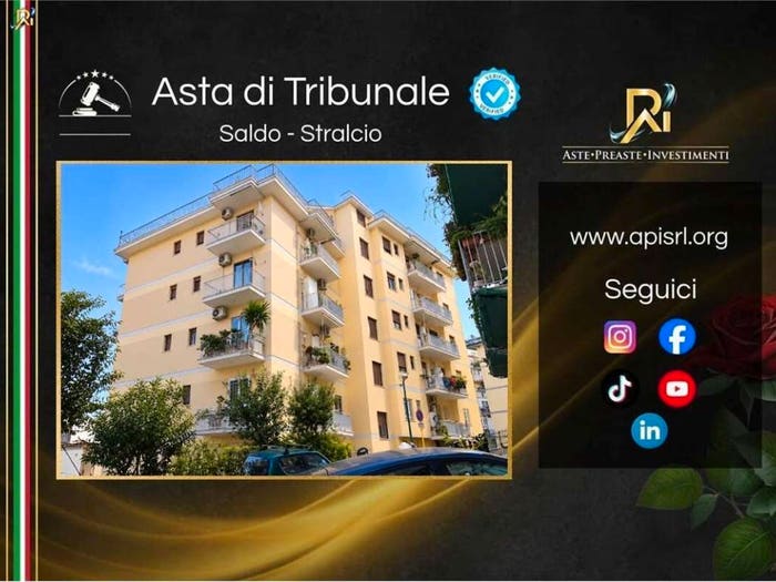 Appartamento con 6 locali in vendita in Via Girolamo Santacroce, Vomero Arenella, Napoli