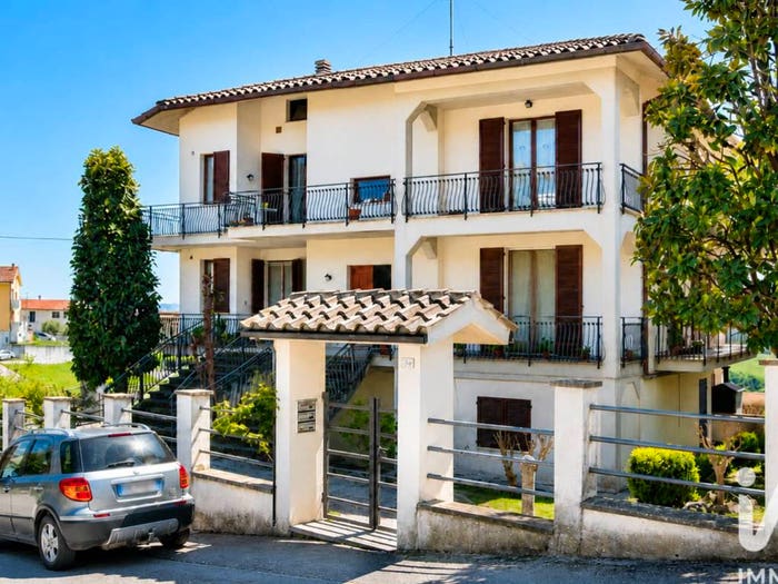 Appartamento con 6 locali in vendita in Via via guido rossa, Centro, Staffolo
