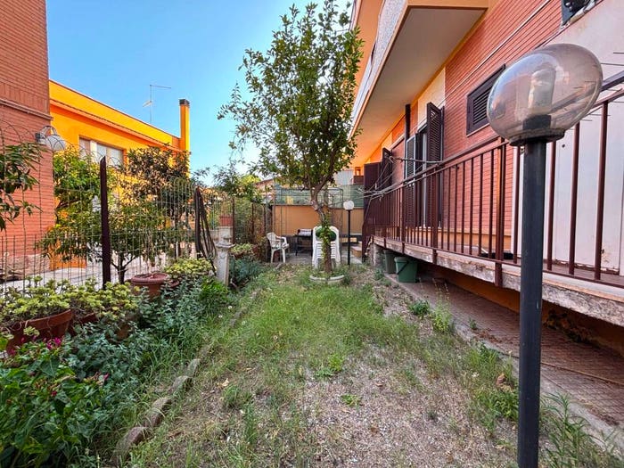 Appartamento trilocale in vendita in Via Naro, Borghesiana, Roma