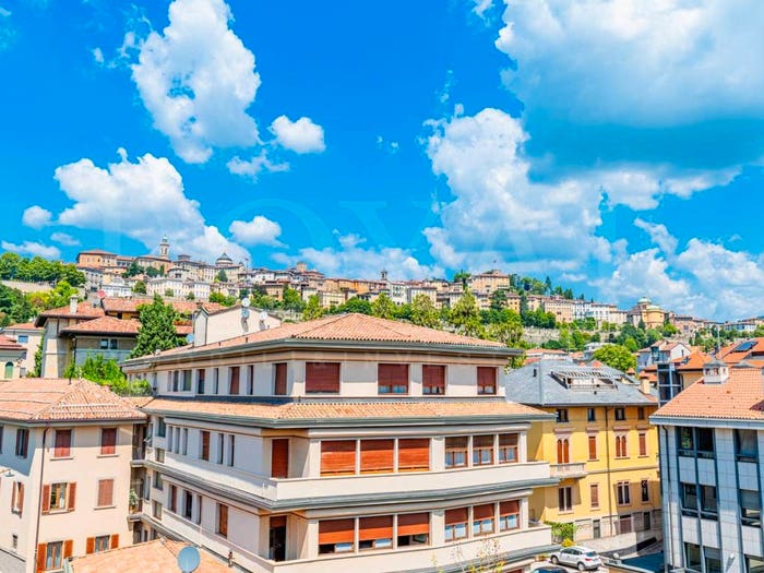 Appartamento con 6 locali in vendita in Via Francesco Cucchi, Centro, Bergamo