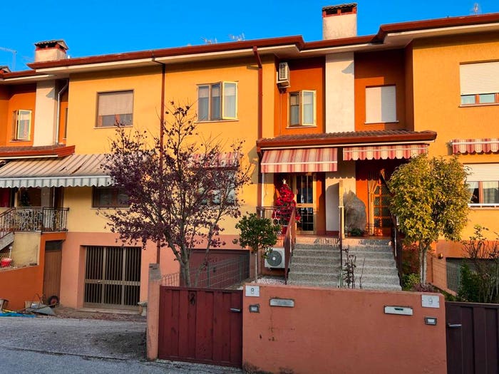 Casa con 6 locali in vendita in Via Buttrio, Zuglianoterenzanocargnacco, Pozzuolo del Friuli