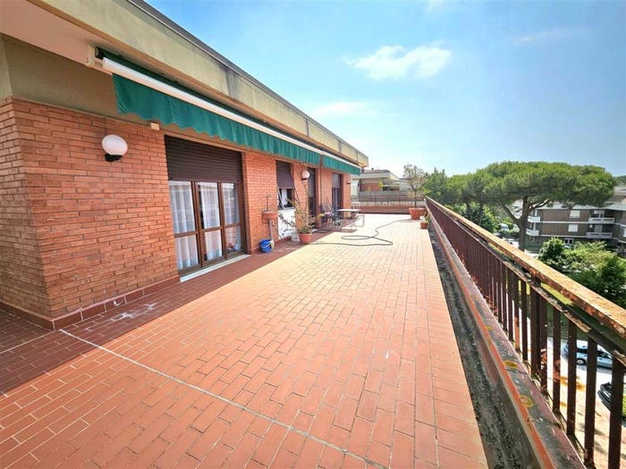 Casa con 6 locali in vendita in Marina di Massa Centro, Massa