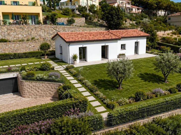 Casa quadrilocale in vendita in Strada Bussana Vecchia, Bussana, Sanremo