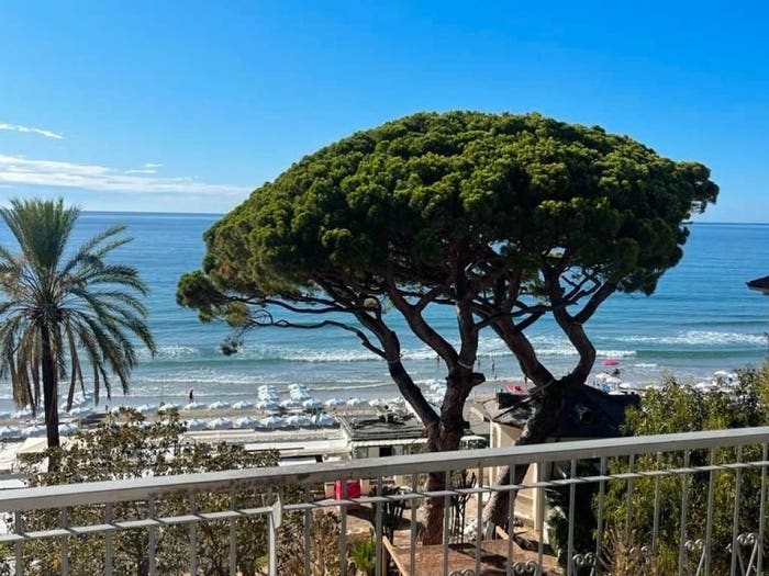 Appartamento trilocale in vendita in Via Giuseppe Garibaldi, Passeggiata Cadorna Porto, Alassio