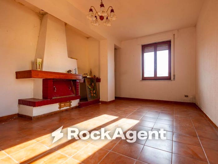 Appartamento con 5 locali in vendita in Via degli Svevi, Sala, Catanzaro