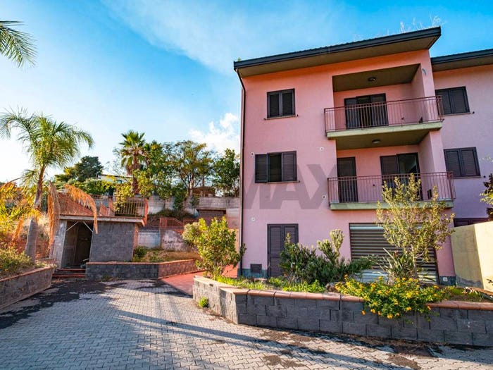 Casa con 6 locali in vendita in via sciarone, Ficarazzi Gallinaro, Aci Castello
