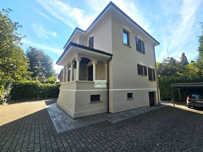 Casa con 6 locali in vendita in Via San Lorenzo, Casalgrande