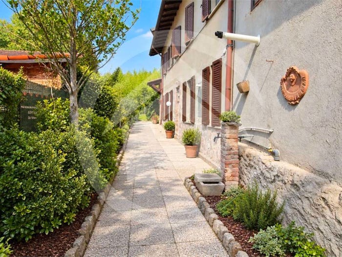Appartamento trilocale in vendita in Via Molino Bistorgio, Verano Brianza