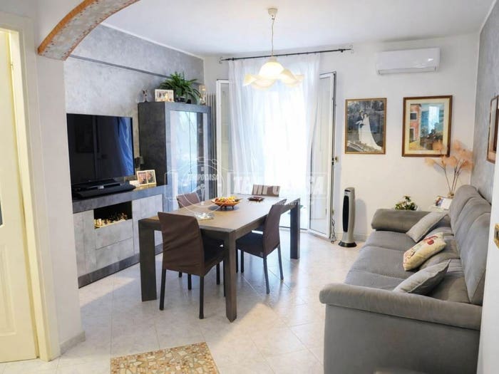Appartamento trilocale in vendita in Via Pacinotti Antonio, Collemarino, Ancona