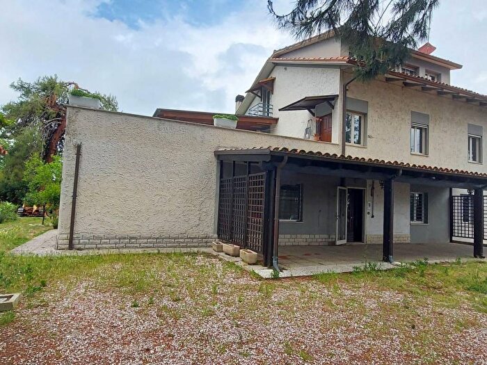 Casa con 5 locali in vendita in Strada di Roncosambaccio, Trebbiantico, Pesaro