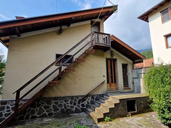 Casa trilocale in vendita in Via Monsignor Garga, Centro, Cesara