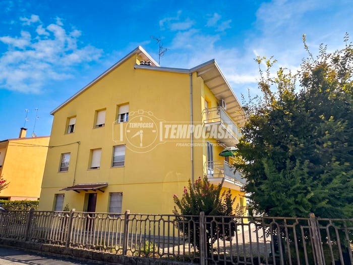Appartamento quadrilocale in vendita in Via Michelangelo Buonarroti, Cento Paese, Cento