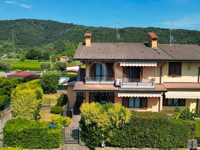 Casa con 6 locali in vendita in Via Aprile, Carobbio, Carobbio degli Angeli