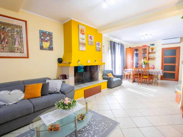 Casa con 6 locali in vendita in Via Antonio Gramsci, Viale Aldo Moro Ospedale Vecchio, Olbia
