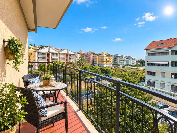 Appartamento quadrilocale in vendita in Via Tiziano, Centro, Albenga