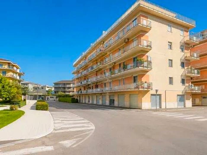 Appartamento con 6 locali in vendita in Via Francesco Caracciolo, Porto Turistico, Pescara
