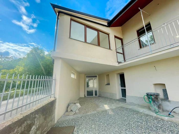 Casa trilocale in vendita in Via Ruata, Prarostino