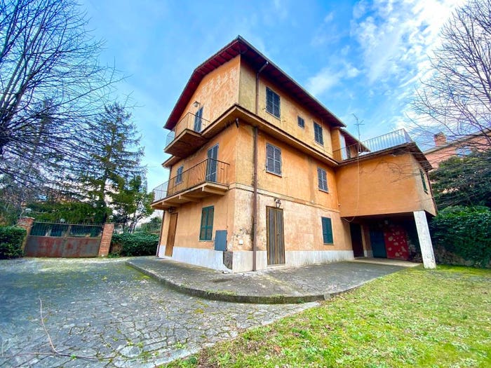 Casa con 6 locali in vendita in Via Monte Compatri, Centro, Monte Porzio Catone